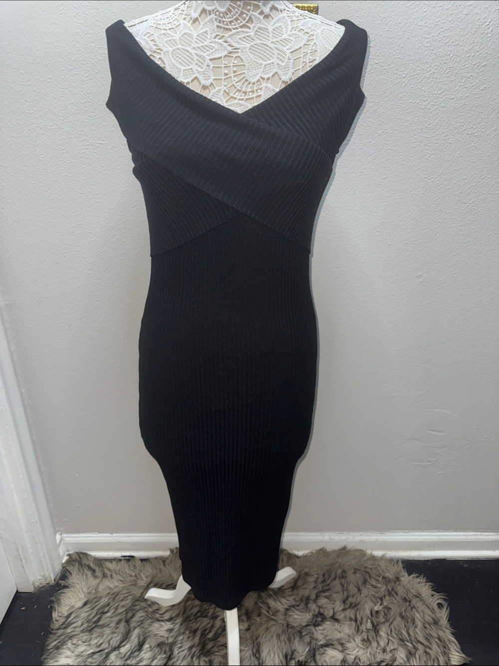 Michael Kors Black Off-Shoulder Ribbed Knit Midi